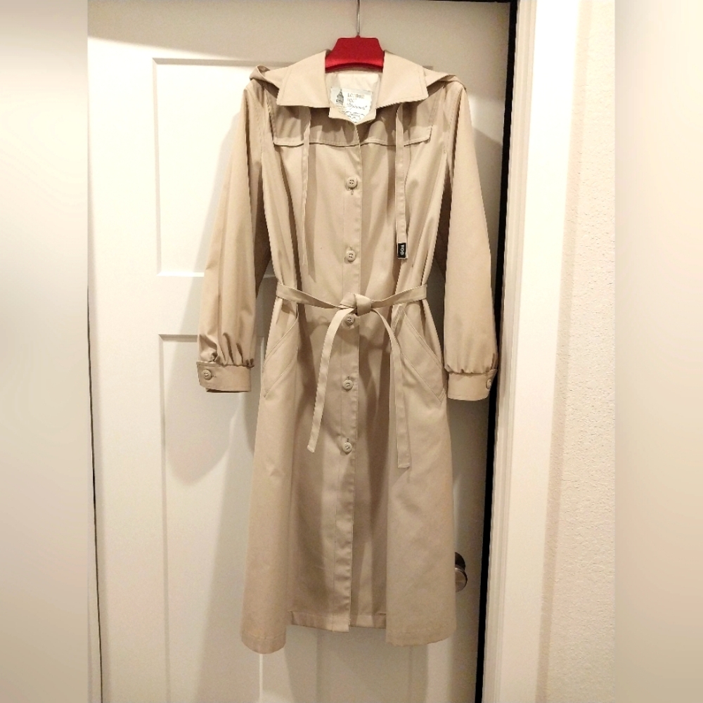 Impeccably made Vintage London Fog trench coat with detachable hood - worn once